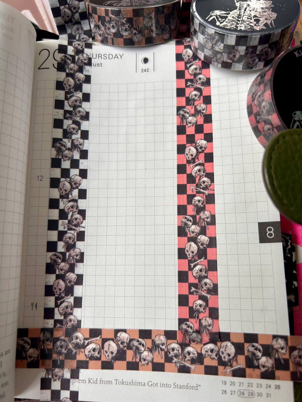 Checkboard skulls vertical design base colour 15mm