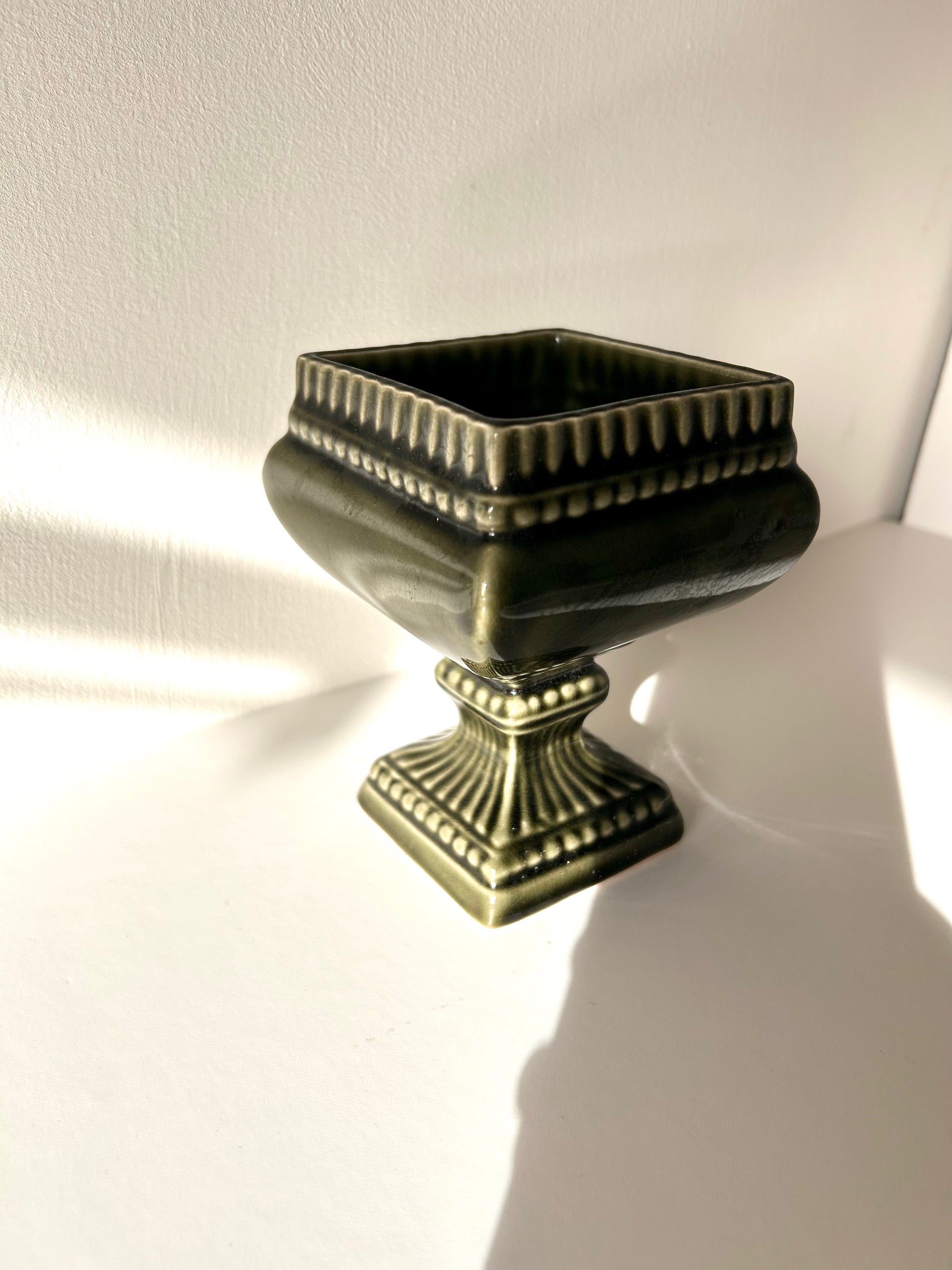 Emerald green short vase