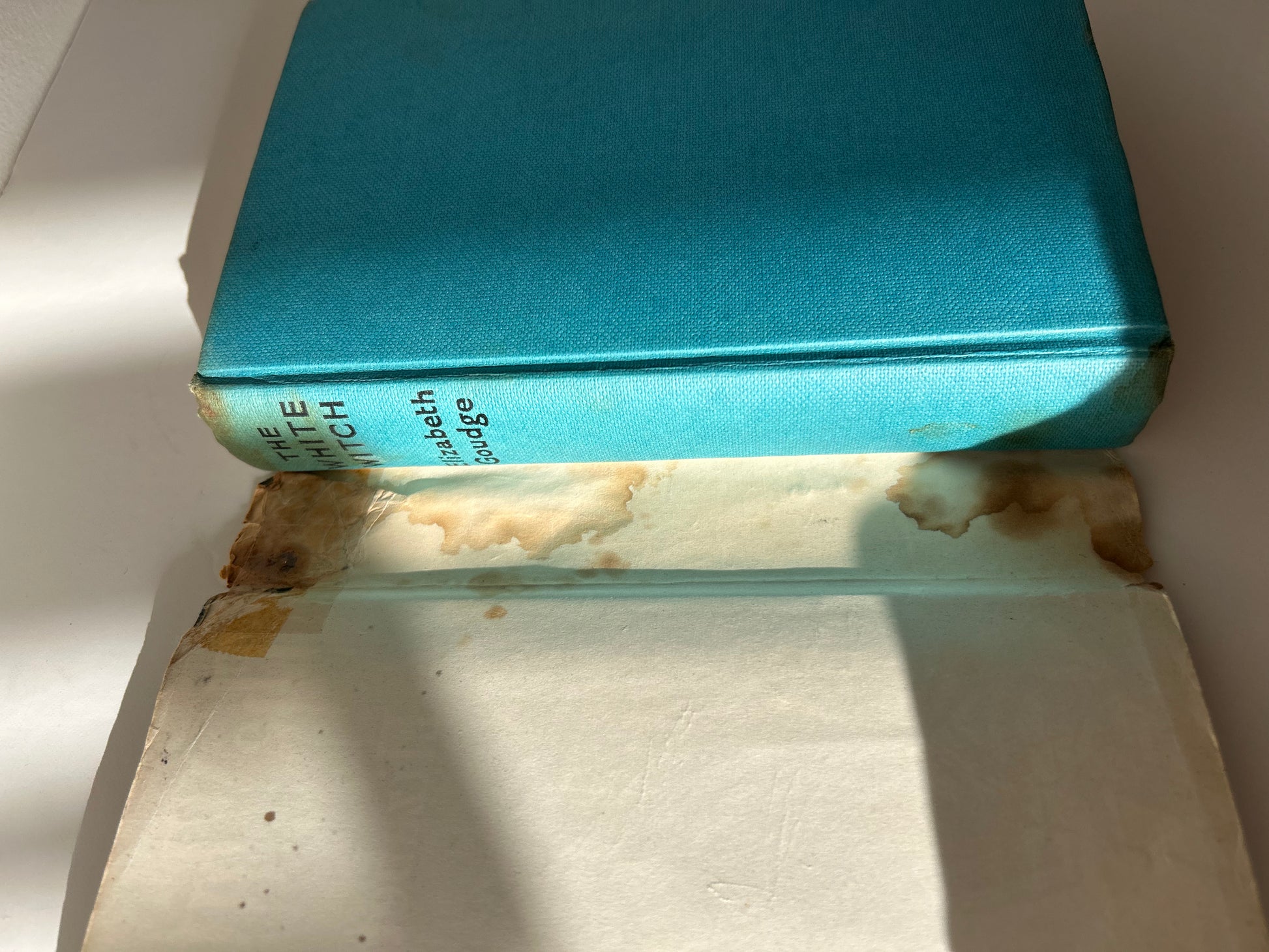 The White Witch – Elizabeth Goudge (Vintage Hardback)